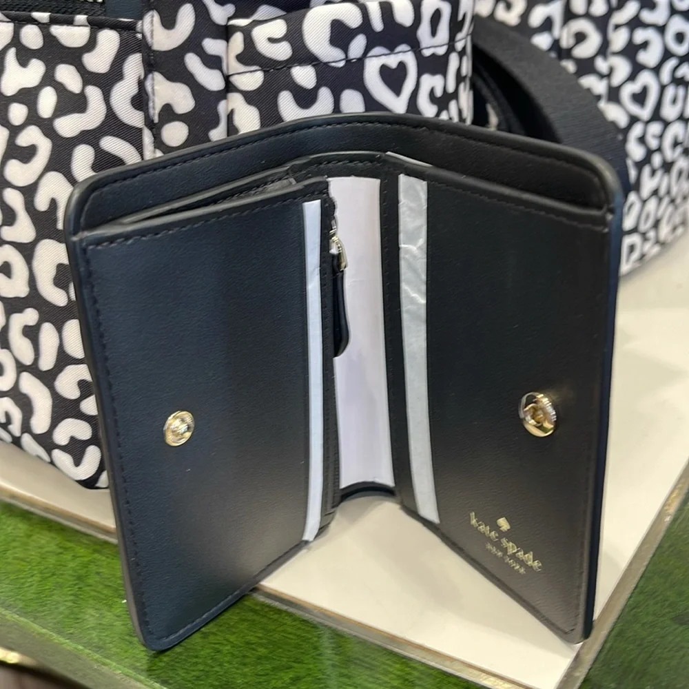 Kate Spade Madison Small Bifold Wallet
Black 
NWT - Picture 12 of 16